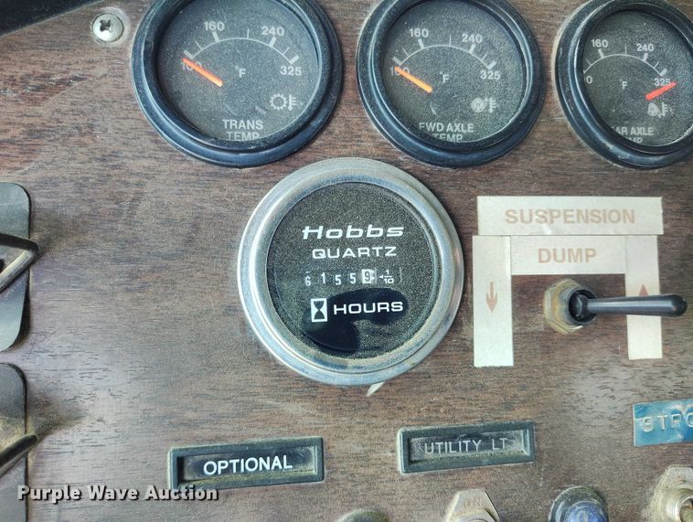 image for item ED0063 1987 Freightliner Conventional semi truck