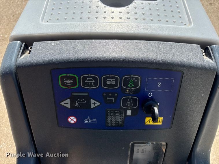 image for item EI5808 Advance Adfinity X20R floor scrubber