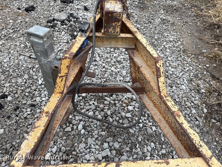 image for item EN3971 1995 Cronkhite 3300A tilt deck utility trailer