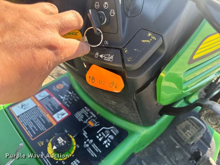 image for item ER0472 John Deere X495 lawn mower