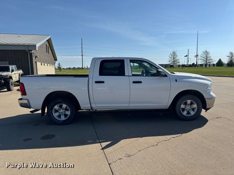 image for item ER0475 2019 RAM 1500 Crew Cab pickup truck