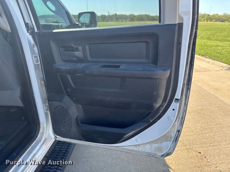 image for item ER0475 2019 RAM 1500 Crew Cab pickup truck