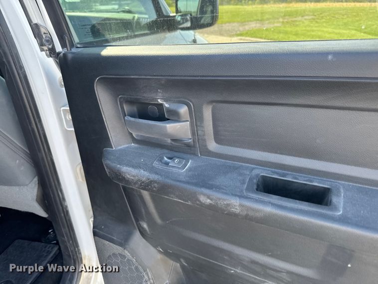 image for item ER0475 2019 RAM 1500 Crew Cab pickup truck