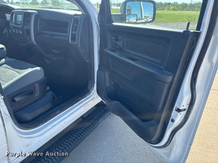 image for item ER0475 2019 RAM 1500 Crew Cab pickup truck