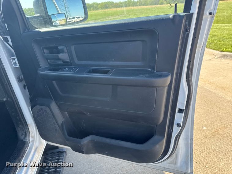 image for item ER0475 2019 RAM 1500 Crew Cab pickup truck