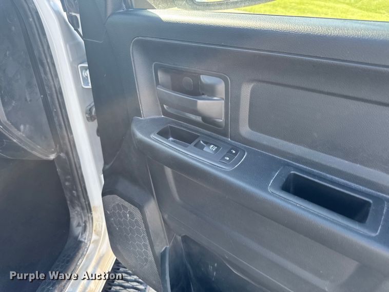 image for item ER0475 2019 RAM 1500 Crew Cab pickup truck
