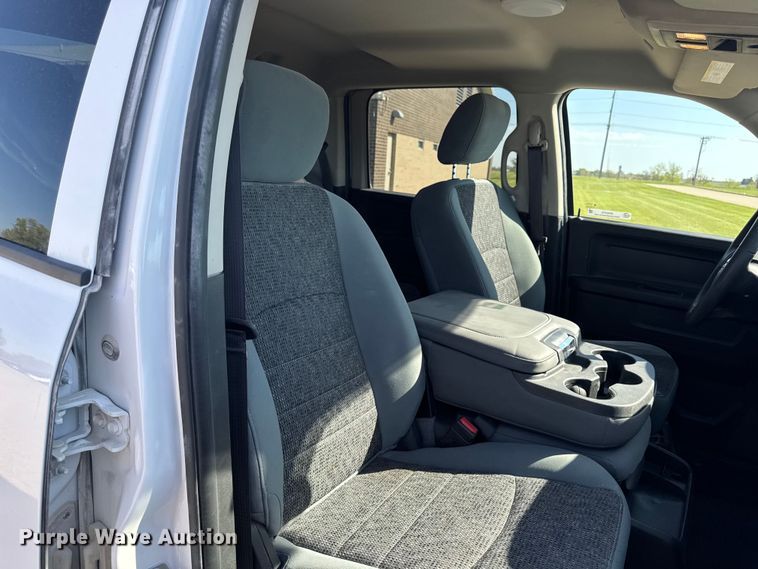 image for item ER0475 2019 RAM 1500 Crew Cab pickup truck