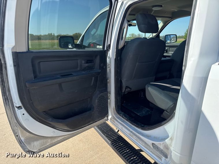image for item ER0475 2019 RAM 1500 Crew Cab pickup truck