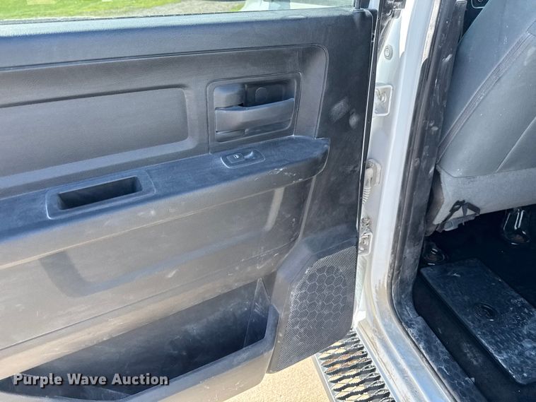 image for item ER0475 2019 RAM 1500 Crew Cab pickup truck