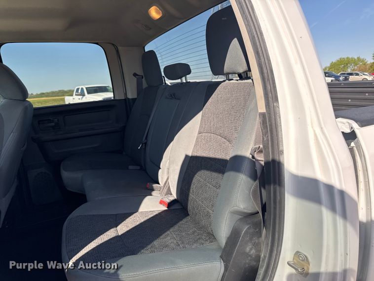 image for item ER0475 2019 RAM 1500 Crew Cab pickup truck