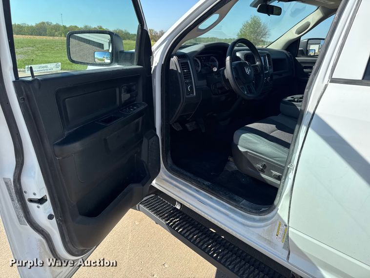 image for item ER0475 2019 RAM 1500 Crew Cab pickup truck