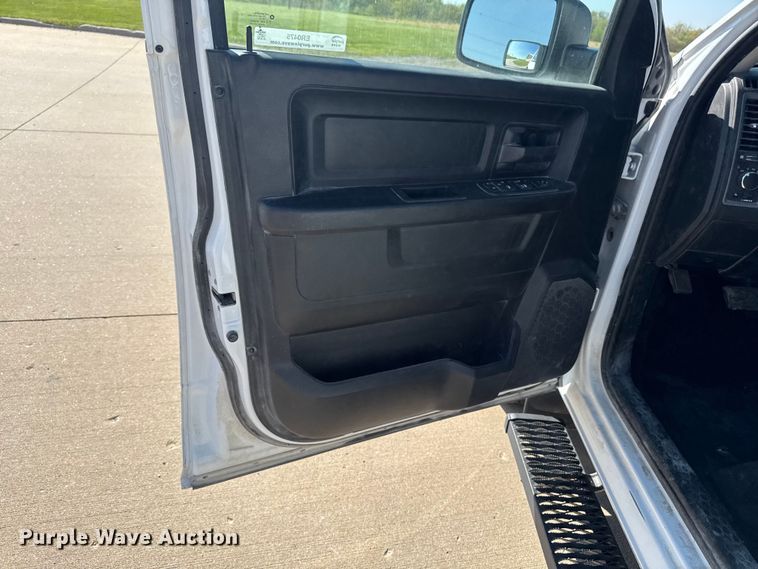 image for item ER0475 2019 RAM 1500 Crew Cab pickup truck
