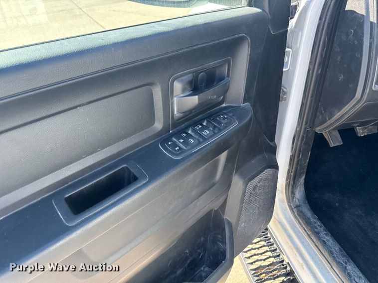 image for item ER0475 2019 RAM 1500 Crew Cab pickup truck
