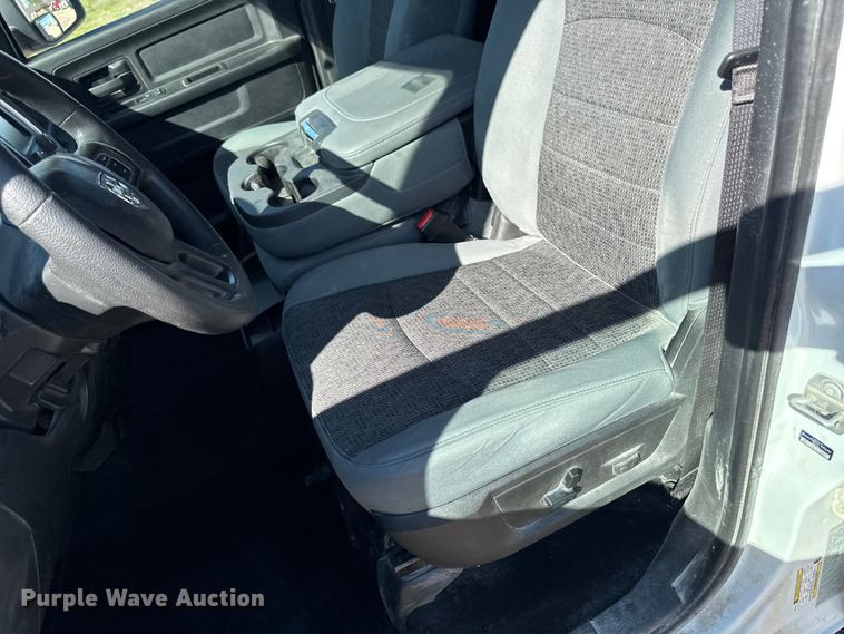 image for item ER0475 2019 RAM 1500 Crew Cab pickup truck