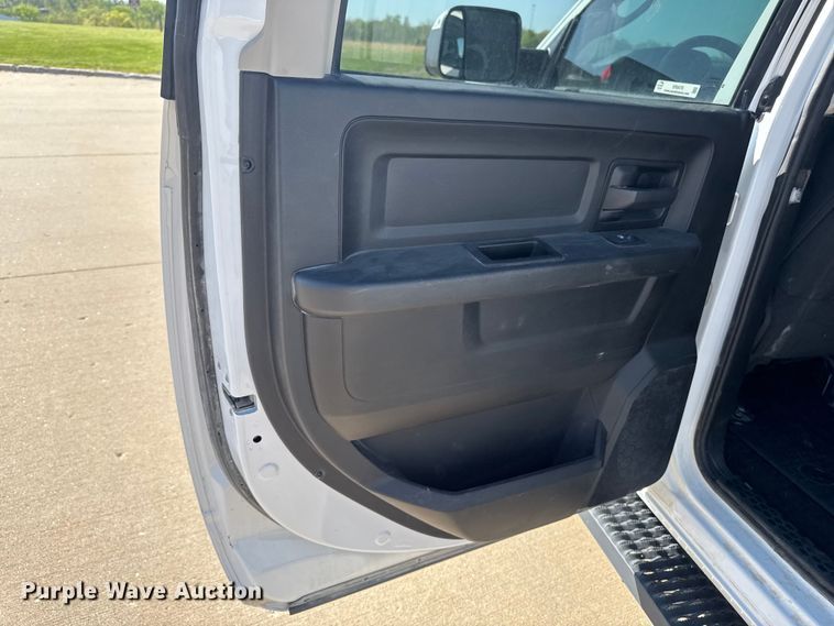 image for item ER0476 2021 RAM 1500 Crew Cab pickup truck