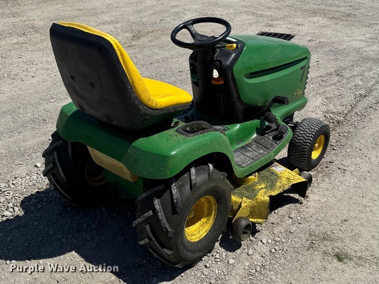 image for item ER0477 John Deere LT180 lawn mower