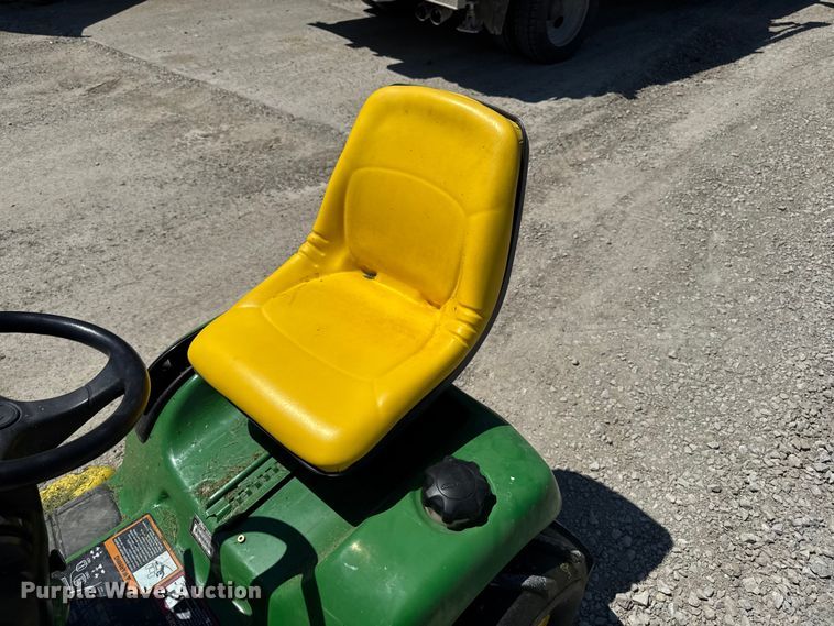 image for item ER0477 John Deere LT180 lawn mower