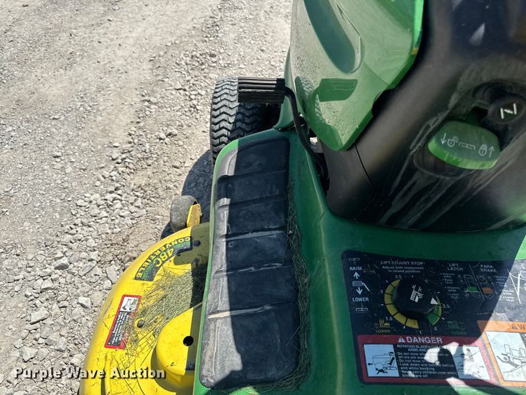 image for item ER0477 John Deere LT180 lawn mower