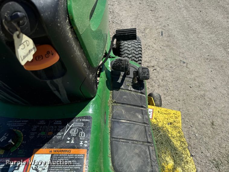 image for item ER0477 John Deere LT180 lawn mower