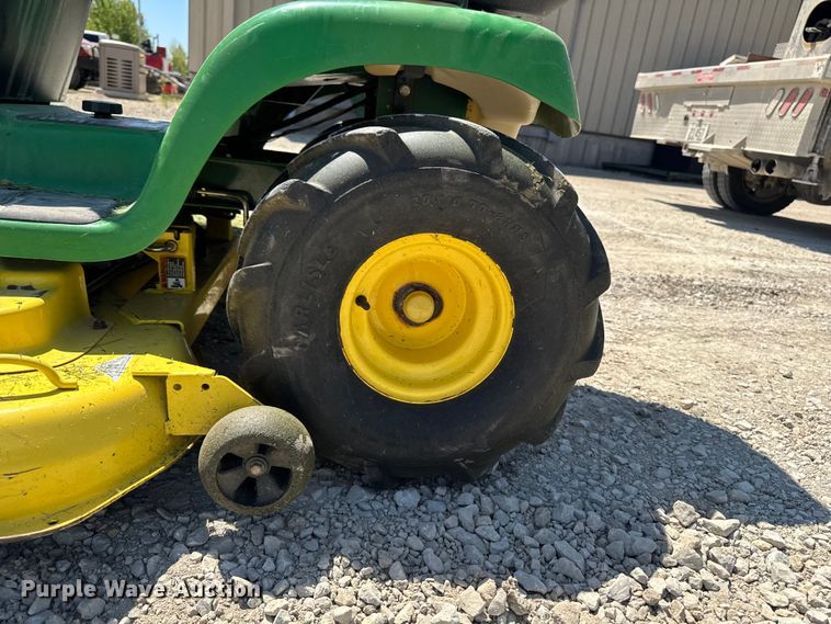 image for item ER0477 John Deere LT180 lawn mower