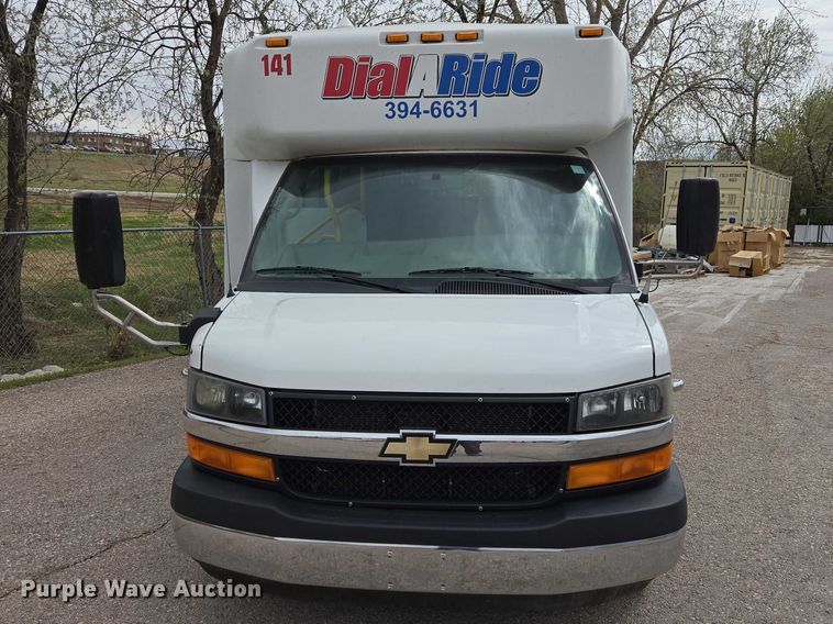 image for item ER1507 2014 Chevrolet Aerotech 4500 Express shuttle bus