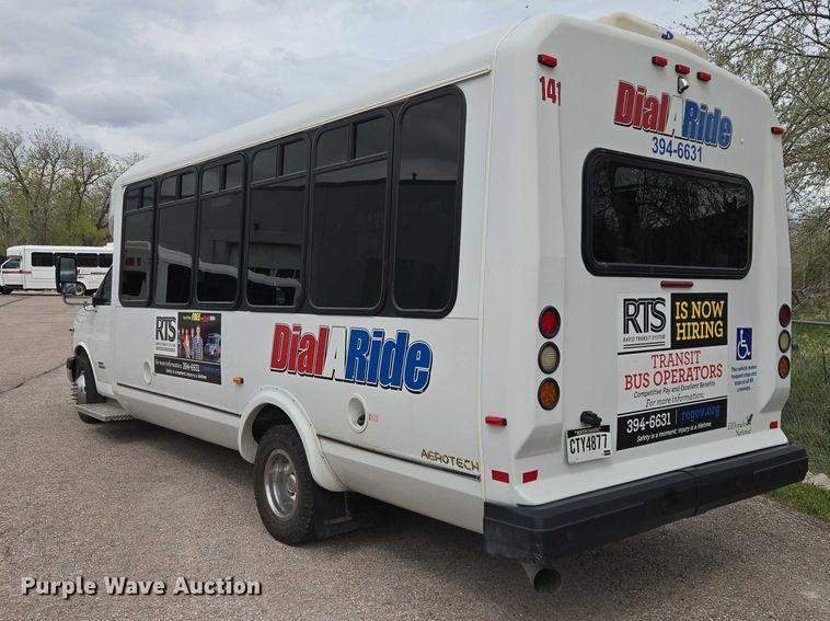 image for item ER1507 2014 Chevrolet Aerotech 4500 Express shuttle bus