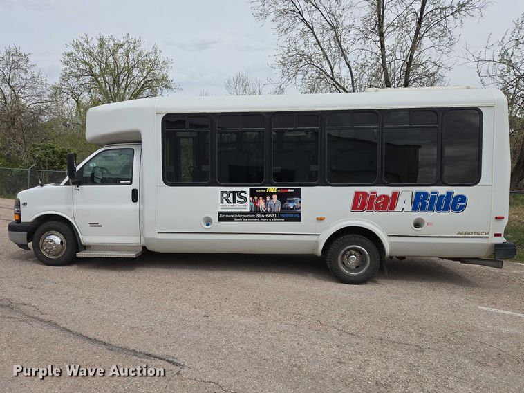 image for item ER1507 2014 Chevrolet Aerotech 4500 Express shuttle bus