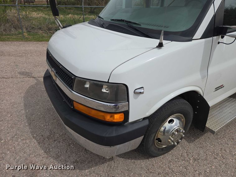 image for item ER1507 2014 Chevrolet Aerotech 4500 Express shuttle bus
