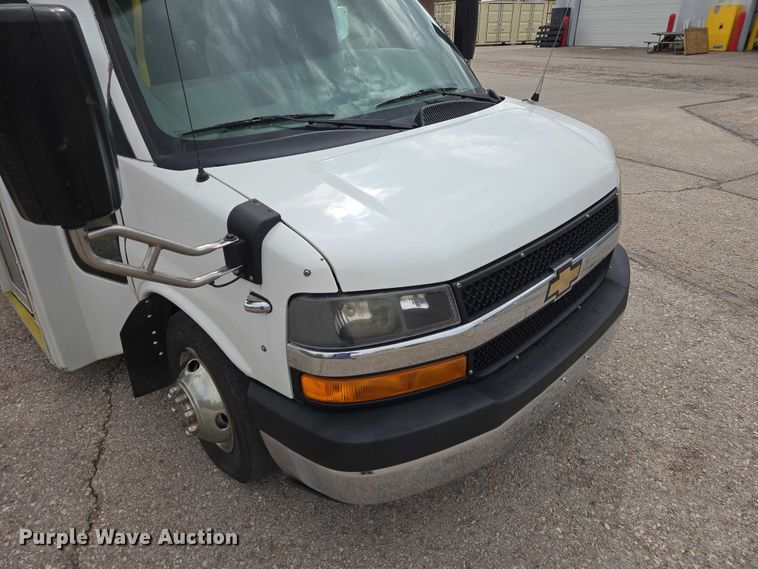image for item ER1507 2014 Chevrolet Aerotech 4500 Express shuttle bus