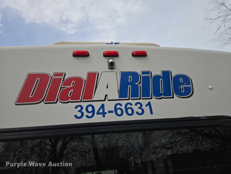 image for item ER1507 2014 Chevrolet Aerotech 4500 Express shuttle bus