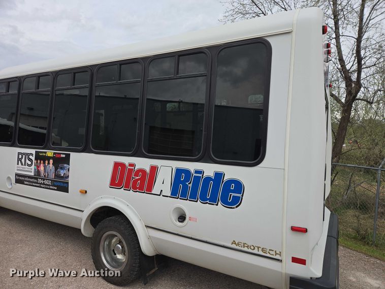 image for item ER1507 2014 Chevrolet Aerotech 4500 Express shuttle bus