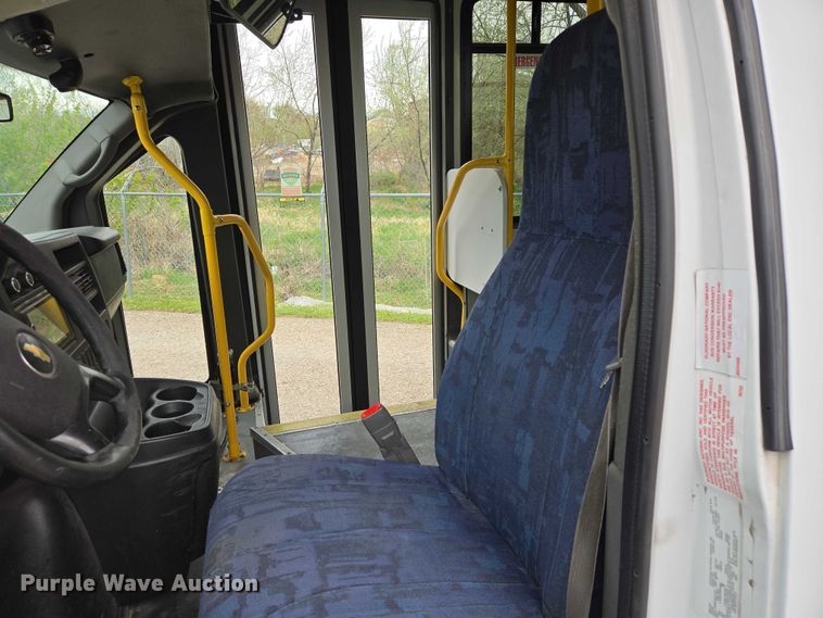 image for item ER1507 2014 Chevrolet Aerotech 4500 Express shuttle bus