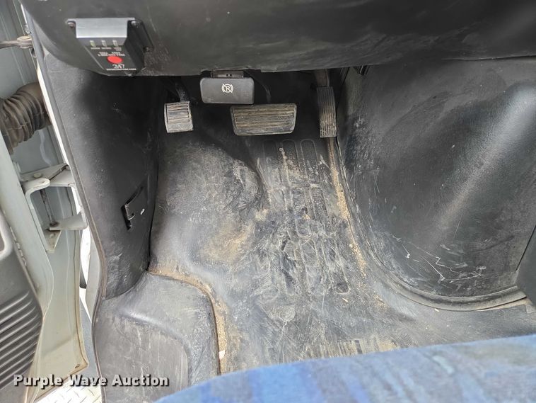 image for item ER1507 2014 Chevrolet Aerotech 4500 Express shuttle bus