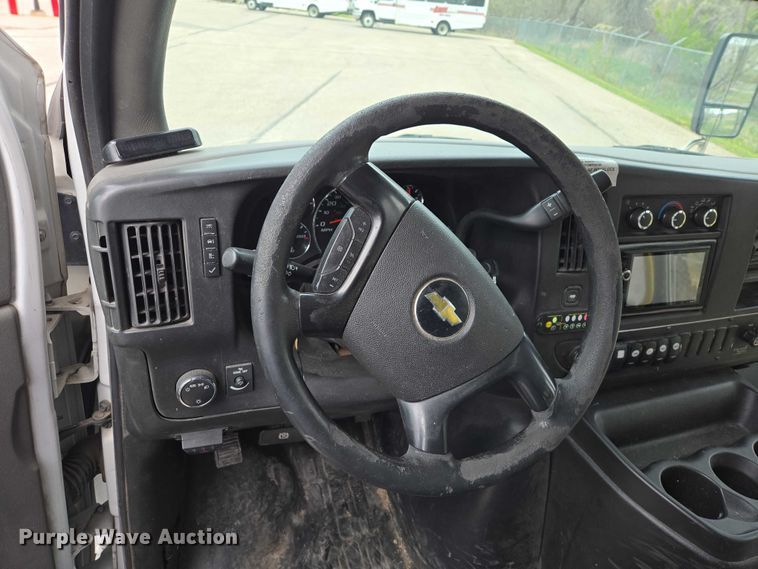image for item ER1507 2014 Chevrolet Aerotech 4500 Express shuttle bus