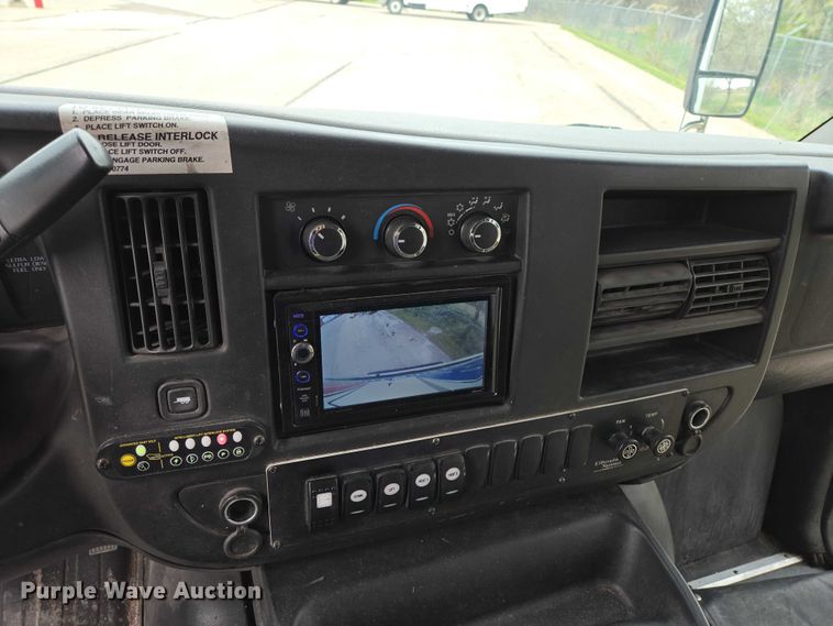 image for item ER1507 2014 Chevrolet Aerotech 4500 Express shuttle bus