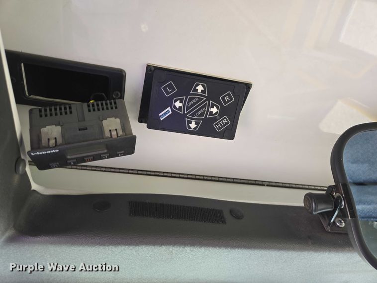 image for item ER1507 2014 Chevrolet Aerotech 4500 Express shuttle bus