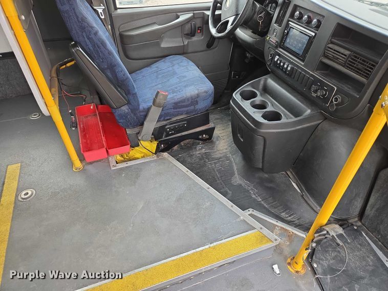 image for item ER1507 2014 Chevrolet Aerotech 4500 Express shuttle bus