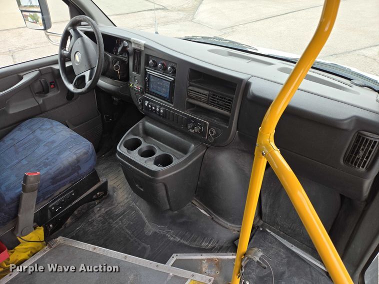 image for item ER1507 2014 Chevrolet Aerotech 4500 Express shuttle bus