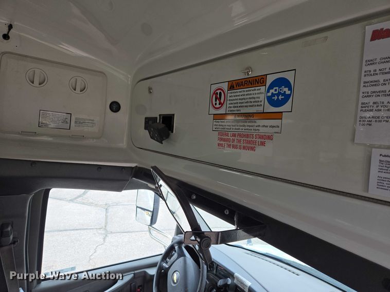 image for item ER1507 2014 Chevrolet Aerotech 4500 Express shuttle bus