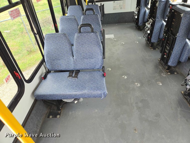 image for item ER1507 2014 Chevrolet Aerotech 4500 Express shuttle bus
