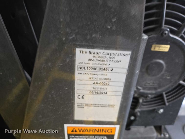image for item ER1507 2014 Chevrolet Aerotech 4500 Express shuttle bus