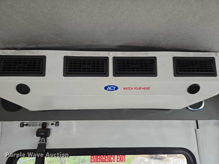 image for item ER1507 2014 Chevrolet Aerotech 4500 Express shuttle bus