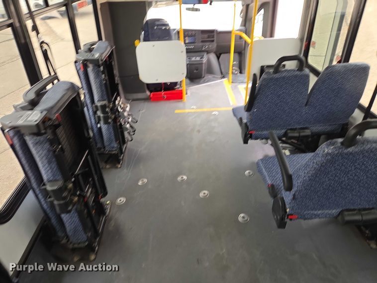 image for item ER1507 2014 Chevrolet Aerotech 4500 Express shuttle bus