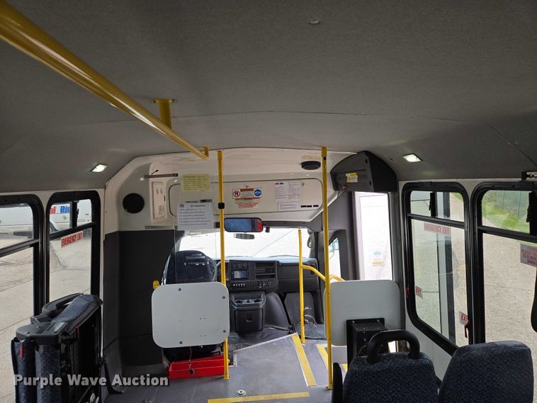 image for item ER1507 2014 Chevrolet Aerotech 4500 Express shuttle bus