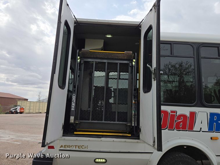image for item ER1507 2014 Chevrolet Aerotech 4500 Express shuttle bus