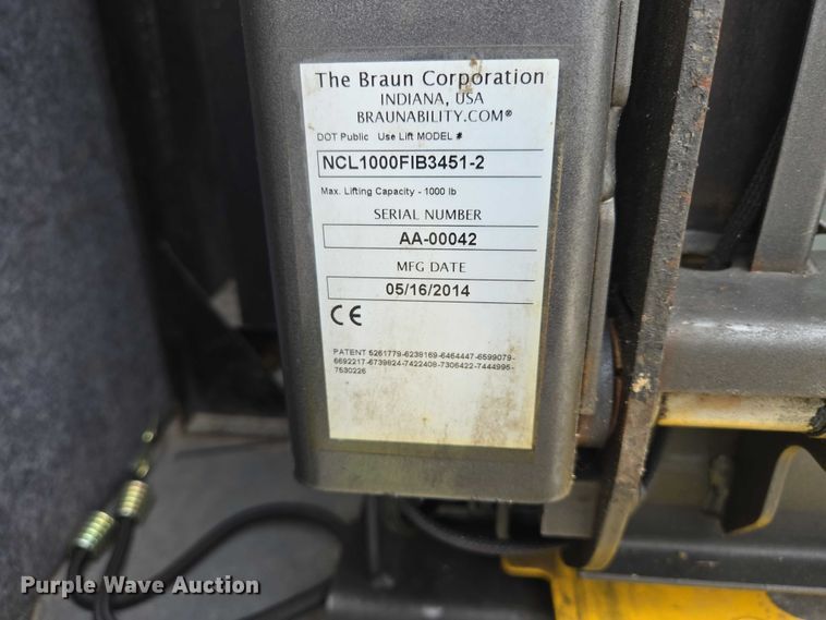 image for item ER1507 2014 Chevrolet Aerotech 4500 Express shuttle bus