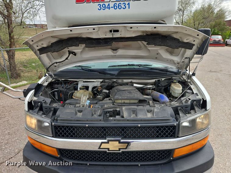 image for item ER1507 2014 Chevrolet Aerotech 4500 Express shuttle bus