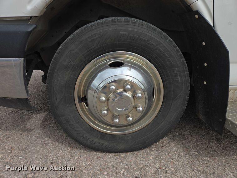 image for item ER1507 2014 Chevrolet Aerotech 4500 Express shuttle bus