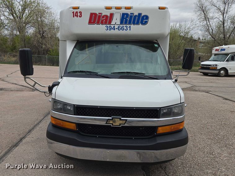 image for item ER1508 2014 Chevrolet Aerotech 4500 Express shuttle bus