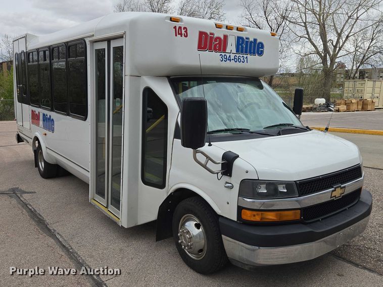 image for item ER1508 2014 Chevrolet Aerotech 4500 Express shuttle bus